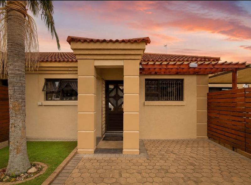 4 Bedroom Property for Sale in Hartenbos Heuwels Western Cape